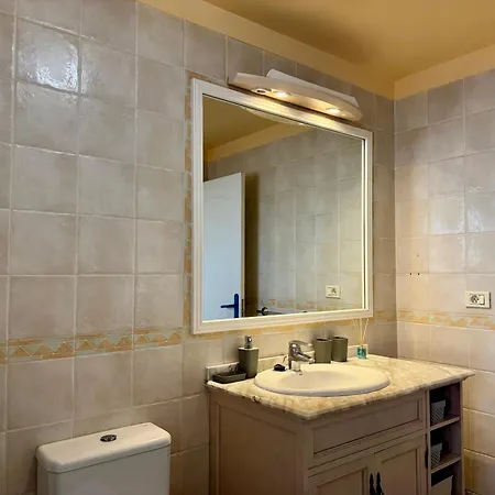 Prime Americas Getaway - With Huge Private Terrace & Pool Access