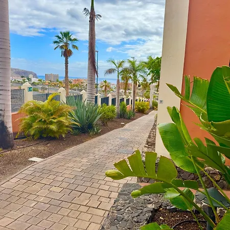 Apartment Prime Americas Getaway - With Huge Private Terrace & Pool Access
