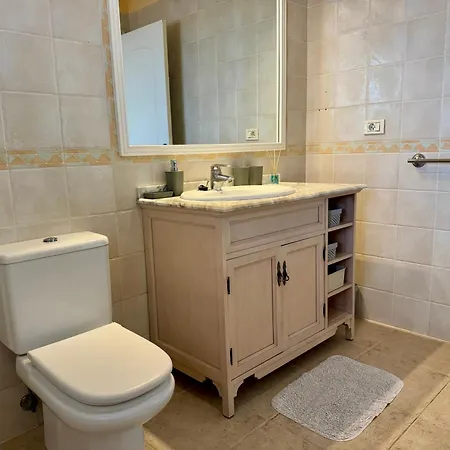 Prime Americas Getaway - With Huge Private Terrace & Pool Access لوس كريستيانوس