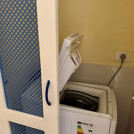 Prime Americas Getaway - With Huge Private Terrace & Pool Access شقة *