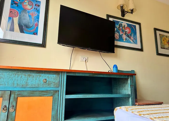 Prime Americas Getaway - With Huge Private Terrace & Pool Access Apartment