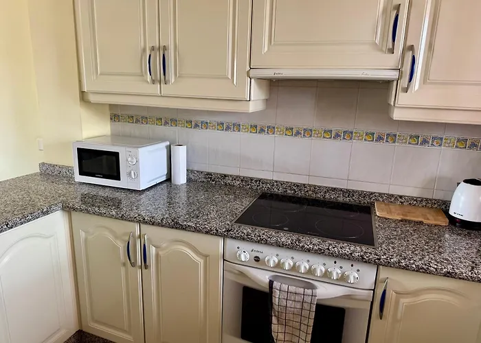 Prime Americas Getaway - With Huge Private Terrace & Pool Access