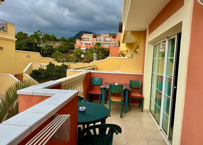 Prime Americas Getaway - With Huge Private Terrace & Pool Access Apartment *