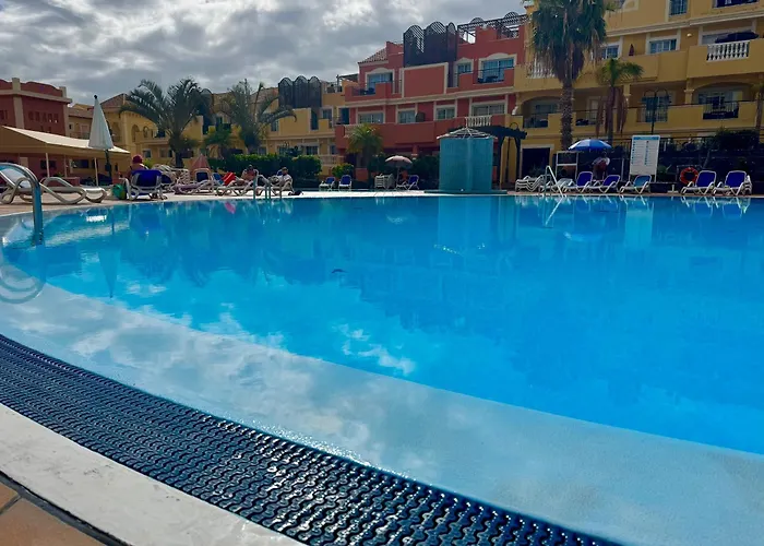 Prime Americas Getaway - With Huge Private Terrace & Pool Access