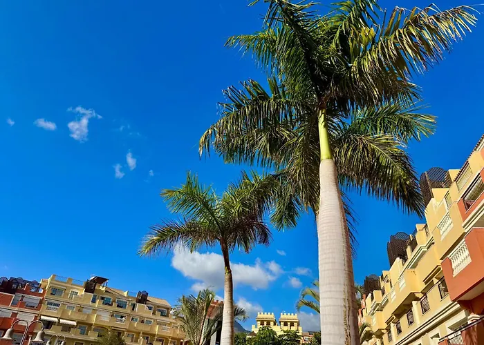 Prime Americas Getaway - With Huge Private Terrace & Pool Access