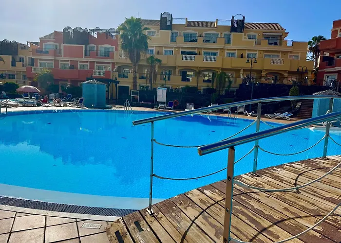 Prime Americas Getaway - With Huge Private Terrace & Pool Access Apartment