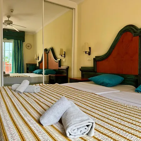 Appartement Prime Americas Getaway - With Huge Private Terrace & Pool Access *