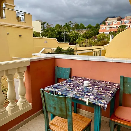 Prime Americas Getaway - With Huge Private Terrace & Pool Access * Los Cristianos (Tenerife)