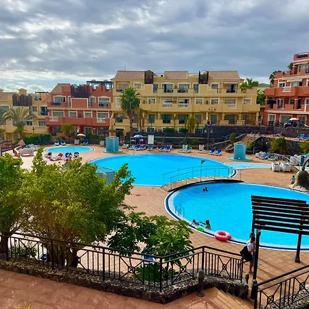 Appartement Prime Americas Getaway - With Huge Private Terrace & Pool Access
