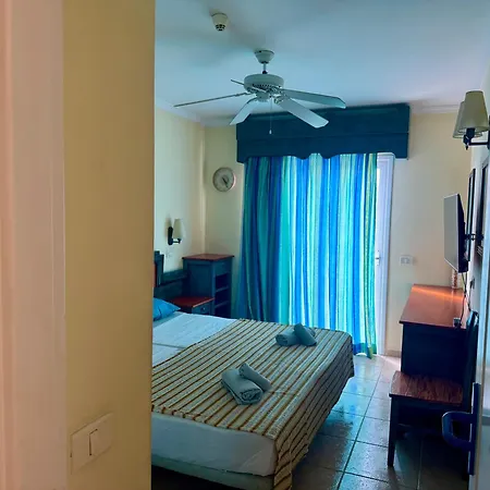 Prime Americas Getaway - With Huge Private Terrace & Pool Access Lejlighed *