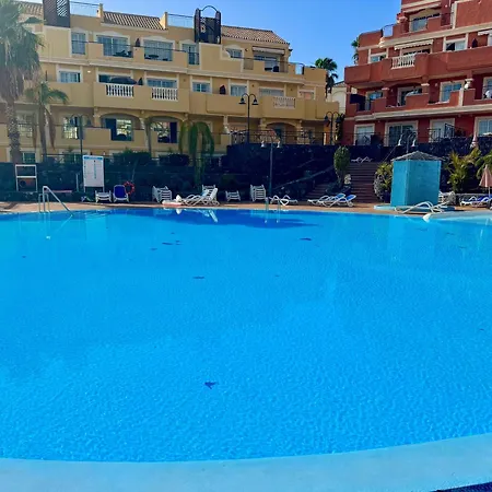 Prime Americas Getaway - With Huge Private Terrace & Pool Access Διαμέρισμα