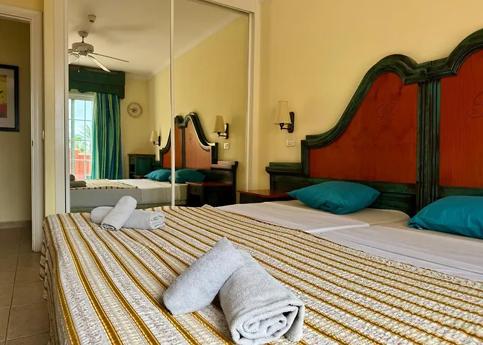 Apartament Prime Americas Getaway - With Huge Private Terrace & Pool Access *