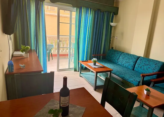 Prime Americas Getaway - With Huge Private Terrace & Pool Access *