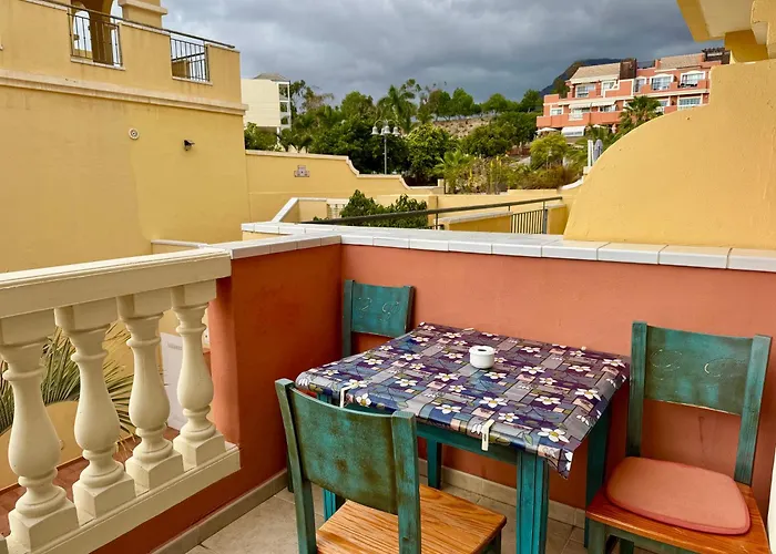 Prime Americas Getaway - With Huge Private Terrace & Pool Access * Los Cristianos (Tenerife)