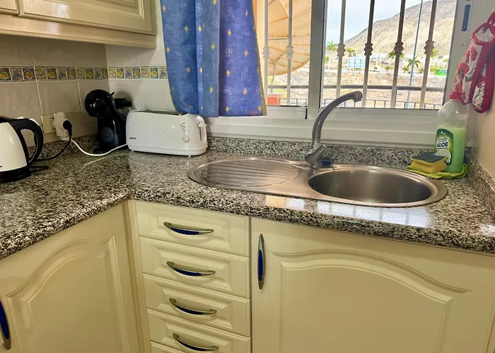 Prime Americas Getaway - With Huge Private Terrace & Pool Access *