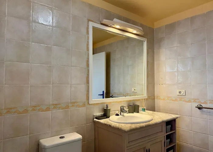 Prime Americas Getaway - With Huge Private Terrace & Pool Access