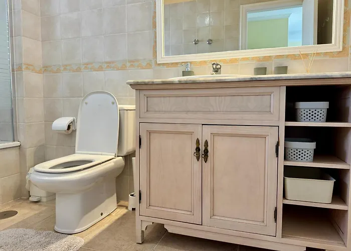 Prime Americas Getaway - With Huge Private Terrace & Pool Access Apartament *