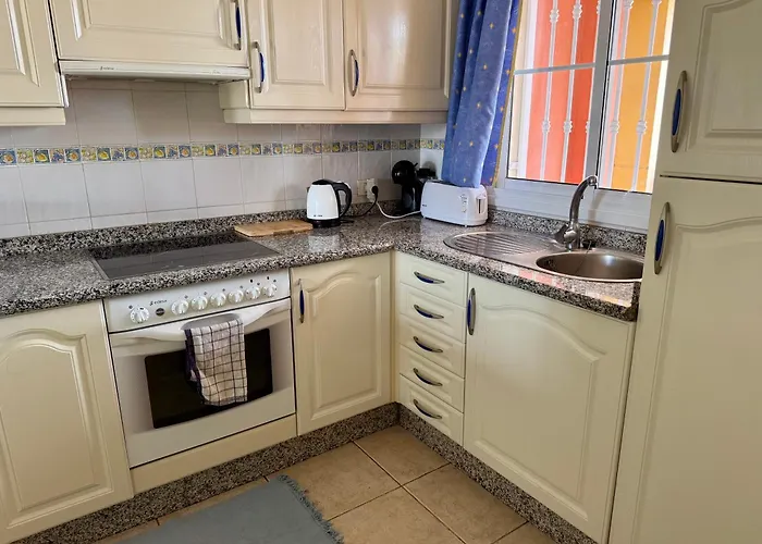 Prime Americas Getaway - With Huge Private Terrace & Pool Access *