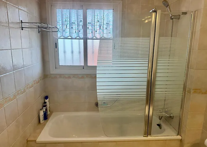 Prime Americas Getaway - With Huge Private Terrace & Pool Access * Los Cristianos (Tenerife)