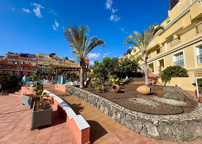 Prime Americas Getaway - With Huge Private Terrace & Pool Access Los Cristianos (Tenerife)