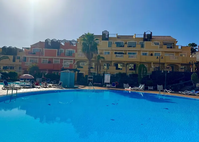 Prime Americas Getaway - With Huge Private Terrace & Pool Access Apartament Los Cristianos (Tenerife)