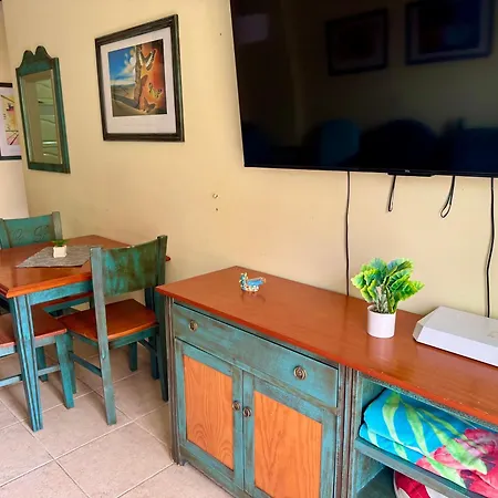 Apartment Prime Americas Getaway - With Huge Private Terrace & Pool Access *