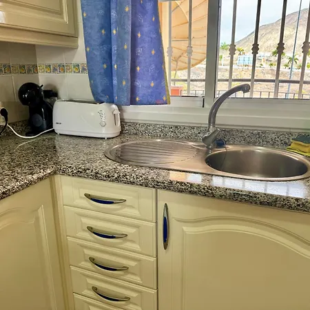 Prime Americas Getaway - With Huge Private Terrace & Pool Access *