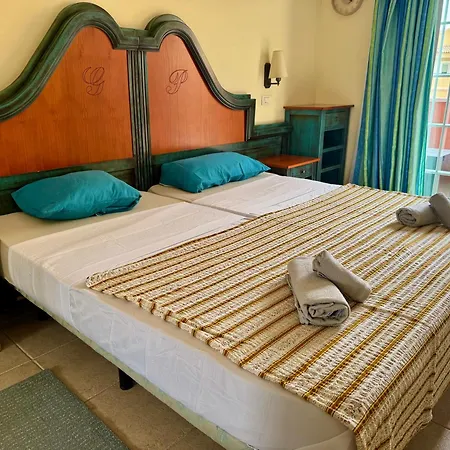 Prime Americas Getaway - With Huge Private Terrace & Pool Access Los Cristianos (Tenerife)