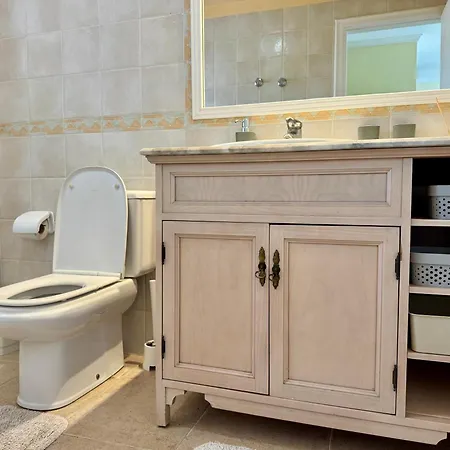 Prime Americas Getaway - With Huge Private Terrace & Pool Access Daire *