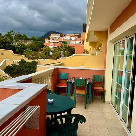 Prime Americas Getaway - With Huge Private Terrace & Pool Access Daire *