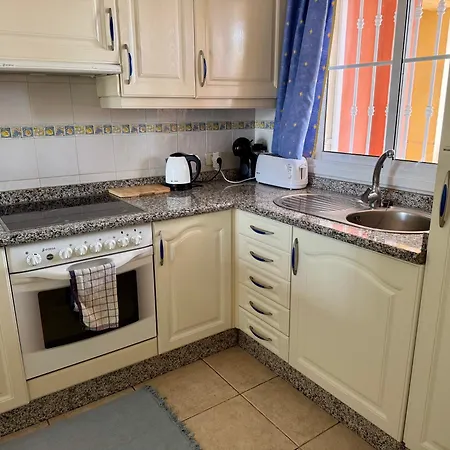 Prime Americas Getaway - With Huge Private Terrace & Pool Access *