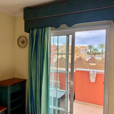 Daire Prime Americas Getaway - With Huge Private Terrace & Pool Access Los Cristianos (Tenerife)