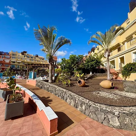 Prime Americas Getaway - With Huge Private Terrace & Pool Access Los Cristianos (Tenerife)
