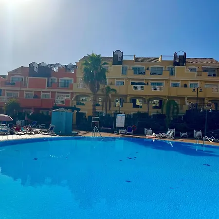 Prime Americas Getaway - With Huge Private Terrace & Pool Access Daire Los Cristianos (Tenerife)